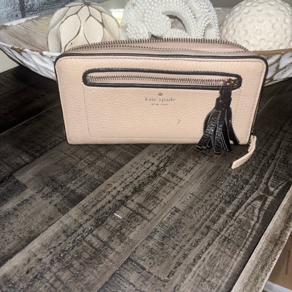 Kate Spade Chester Street Neda/warm beige and black pebbled leather. - Picture 2 of 10